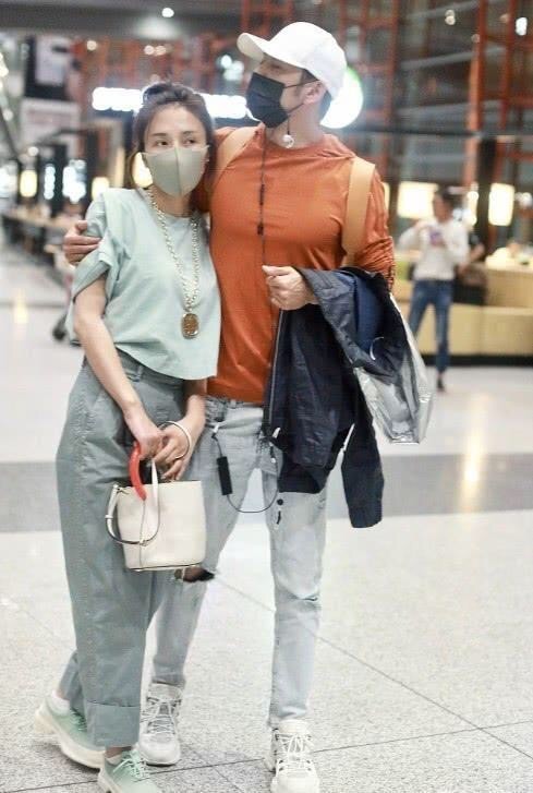 杨烁为娇妻庆生,杨烁张晋一家三口