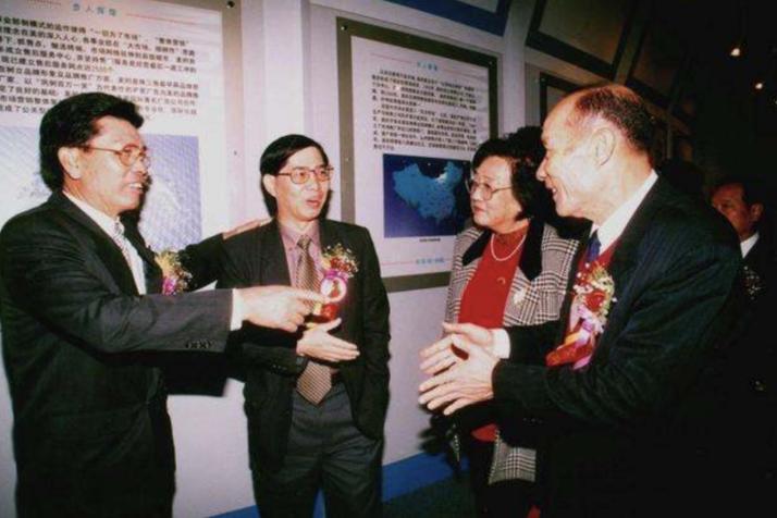 广东何享健豪宅,何享健家族财产