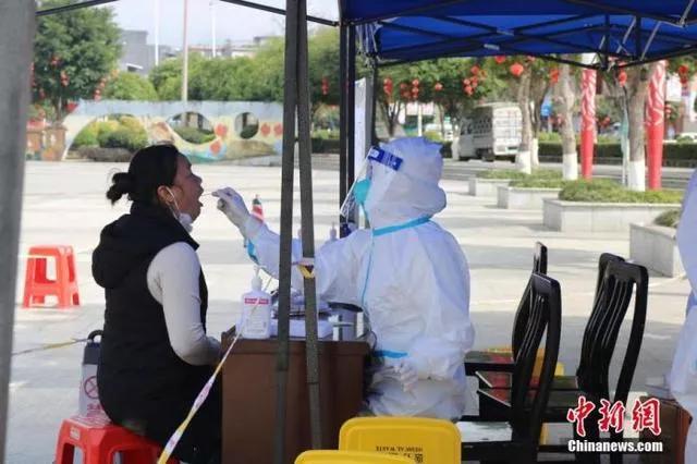 成本75元的羽绒服标价1598元,成本75元羽绒服卖1598元