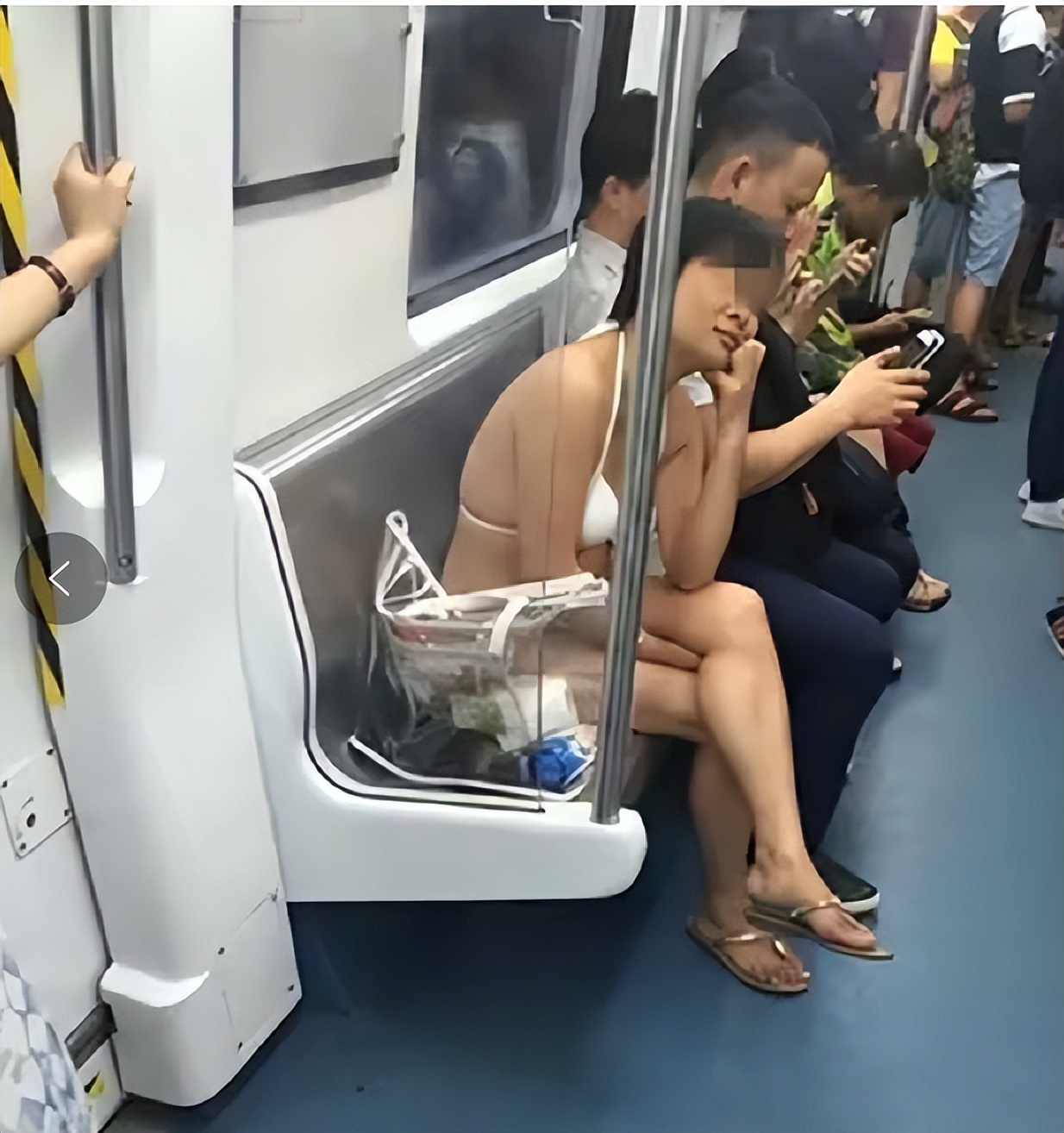 震惊！！！满大街“露奶装”、“开裆裤”，演绎现实版的罗刹海市