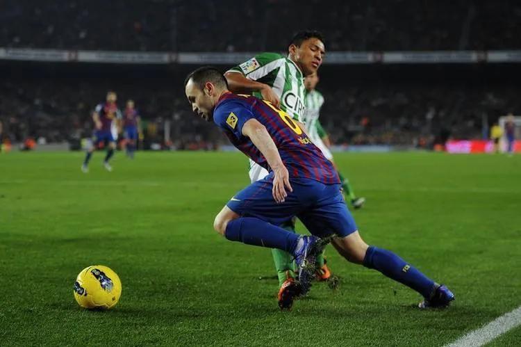 世界足坛经典过人动作,足坛十大花式过人绝技