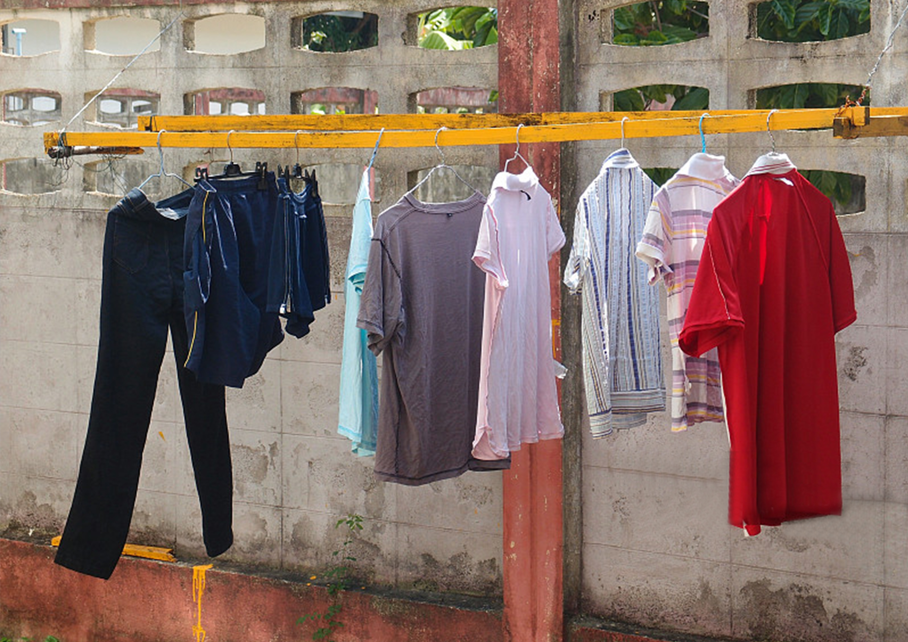 深色衣服第一次清洗怎么防止褪色,怎么洗深色衣服不掉色