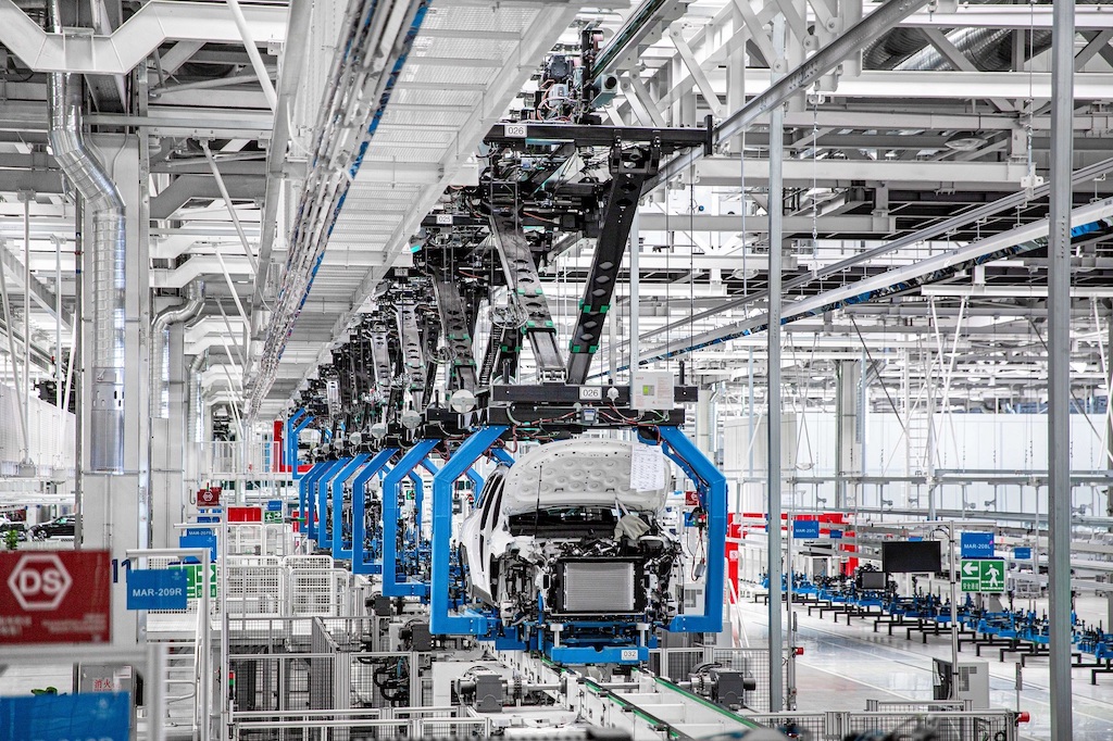 北京奔驰汽车新能源,北京奔驰eqe工厂