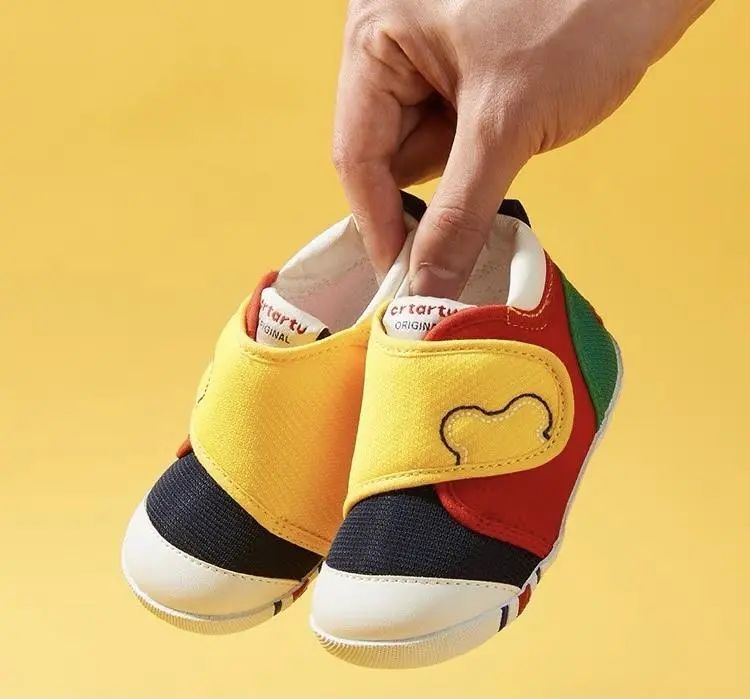 如何给宝宝选学步鞋,宝宝的第一双学步鞋