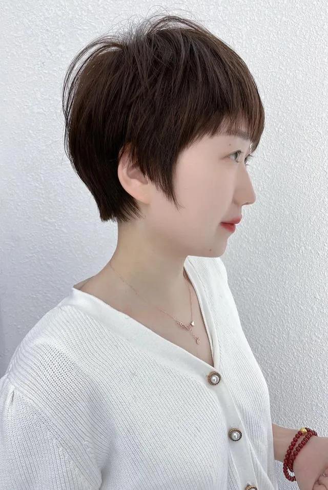 今年最流行的短发型减龄容易打理,发量多减龄短发30款个性洋气短发