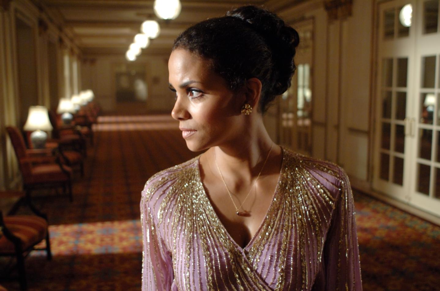 好莱坞第一个黑人奥斯卡影后：哈莉·贝瑞为艺术献身电影，附时间