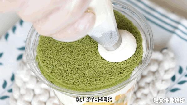 奶油巧克力蛋糕颜值与美味并存,diy颜值高简单不用烤箱小蛋糕