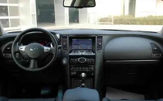 怪兽suv越野车,西装暴徒汽车suv英菲尼迪fx35