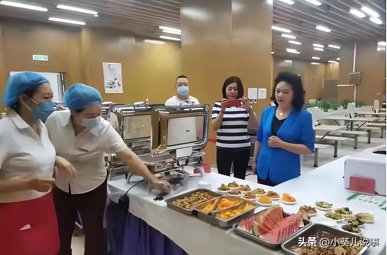 “耳钉姐”李少莉真相浮出水面，收入背景等被曝光