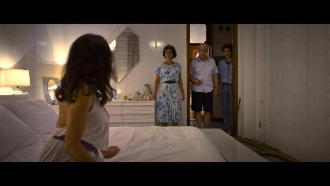 满屏美胸！三观震碎！意大利女人好敢