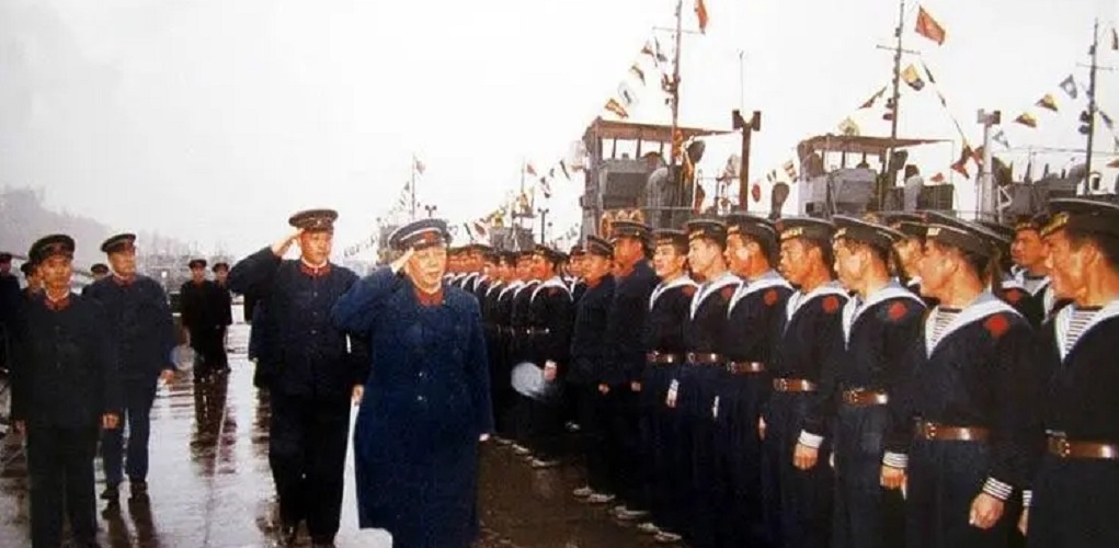 87年肖劲光看电视时大发雷霆，质问*华清刘**：谁说中国不准备建航母