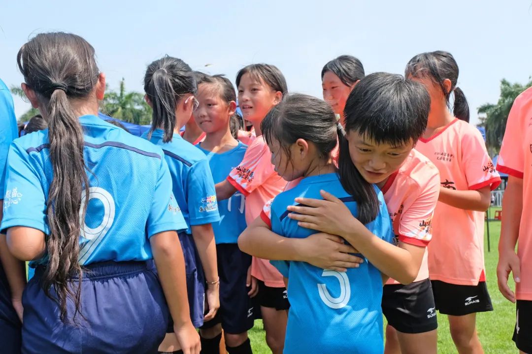 百年球场开赛两岸“足”梦少年齐聚厦门