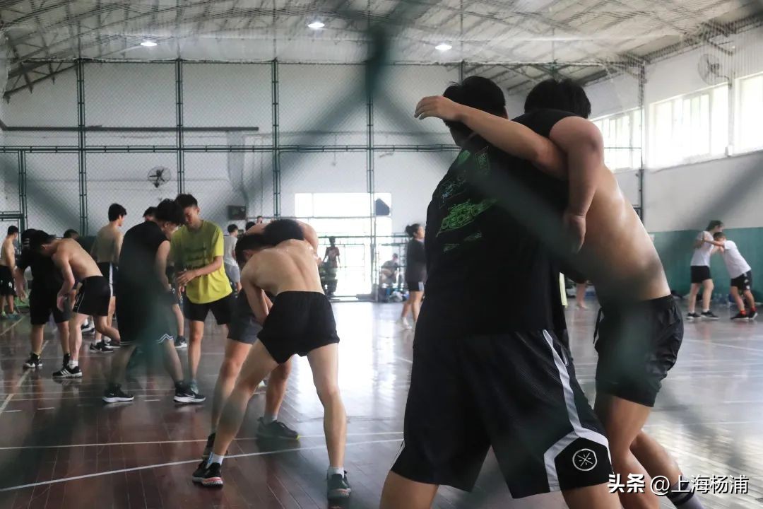 厉兵秣马奋勇向前,厉兵秣马意气风发