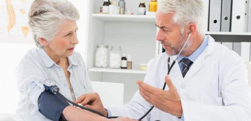 脸上血斑与心梗有关系吗,心梗后脸上出现小红点