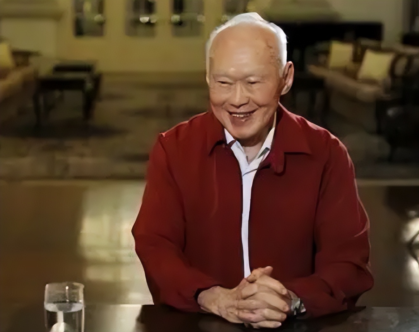 78年，*小平邓**访问新加坡，李光耀问他：如果你出生在新加坡会怎样