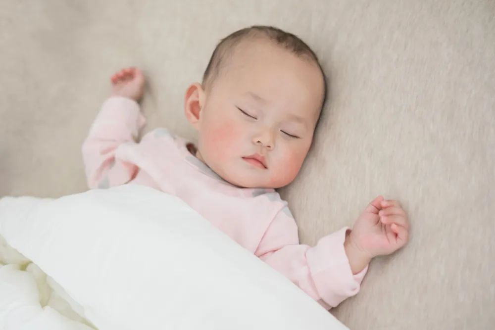 小孩每天11点睡觉影响生长发育吗,孩子晚上11点不睡觉会长高吗