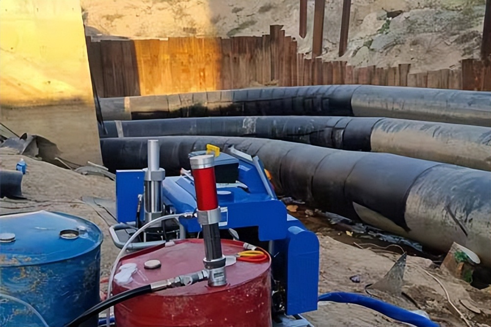 管道聚氨酯保温层最低厚度,保温管接口现场发泡