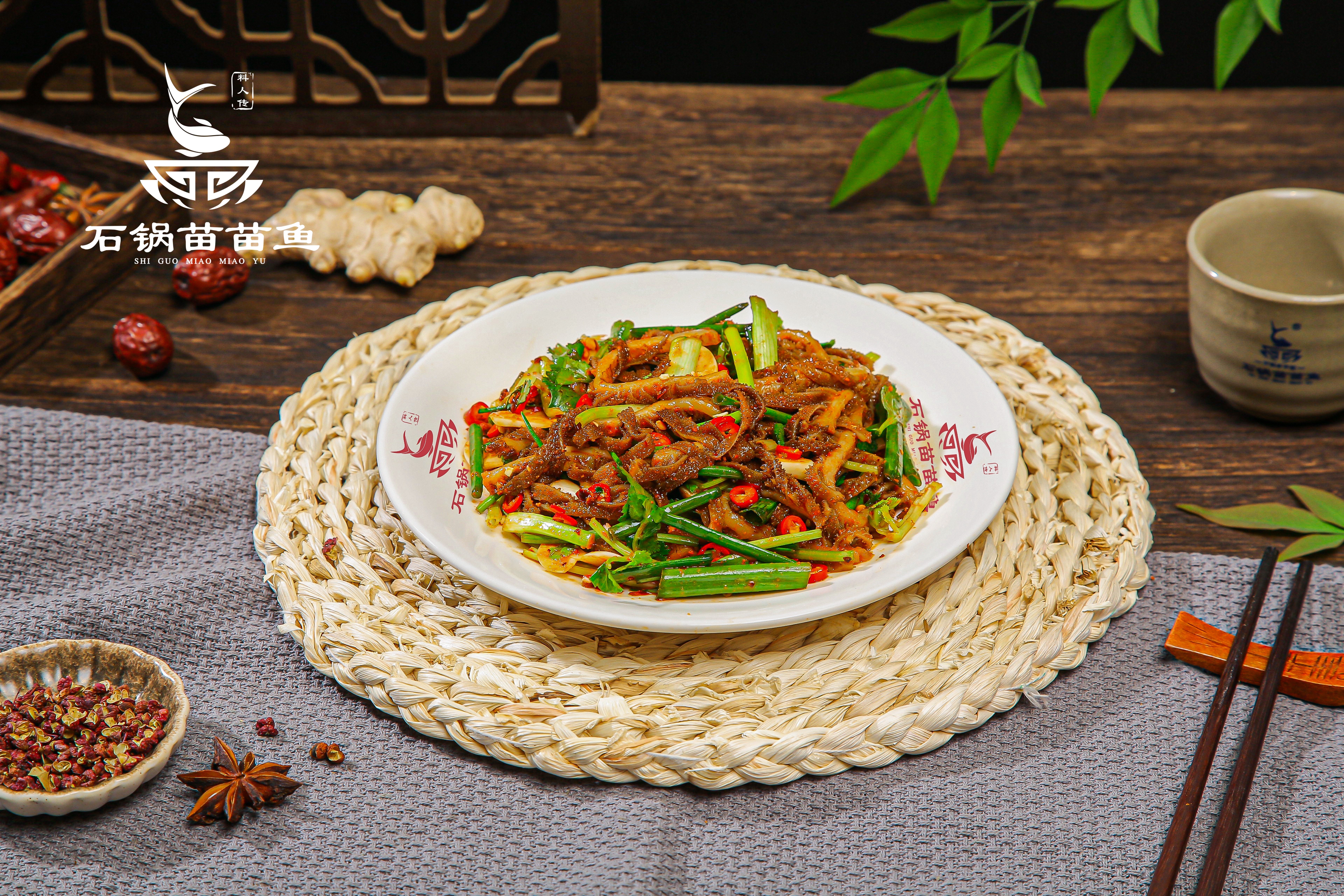 绿底红门头是什么火锅店加盟品牌,青海川渝火锅店加盟要多少费用