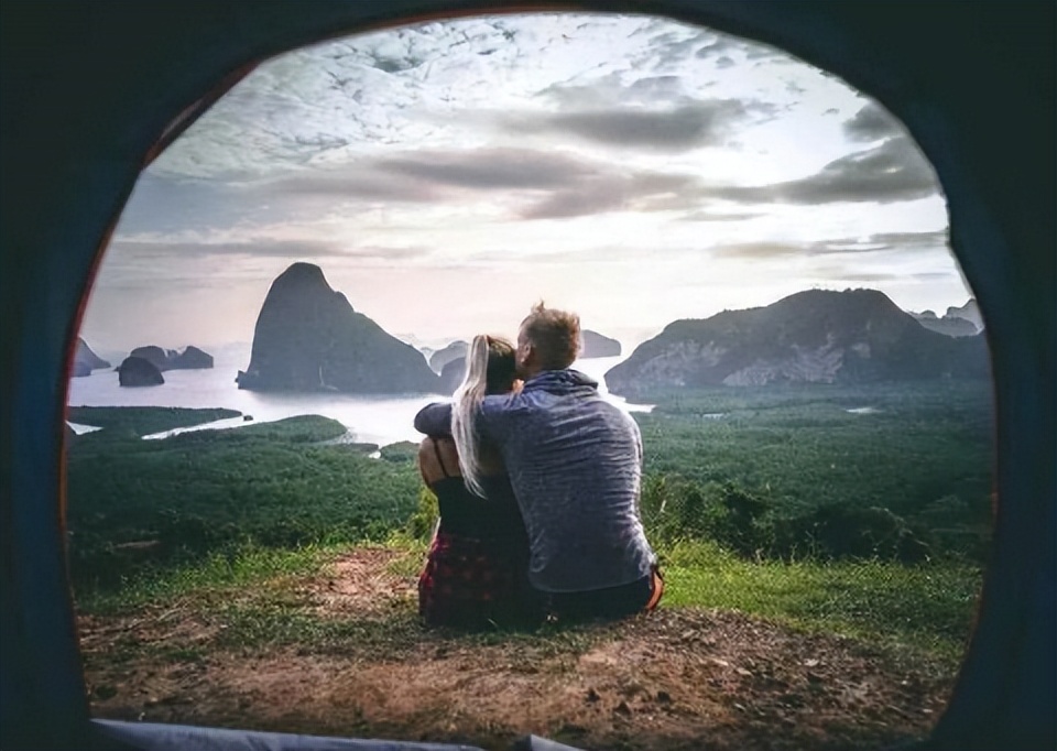 为什么会梦到被喜欢的人亲,频繁梦见和一个人暧昧是什么预兆