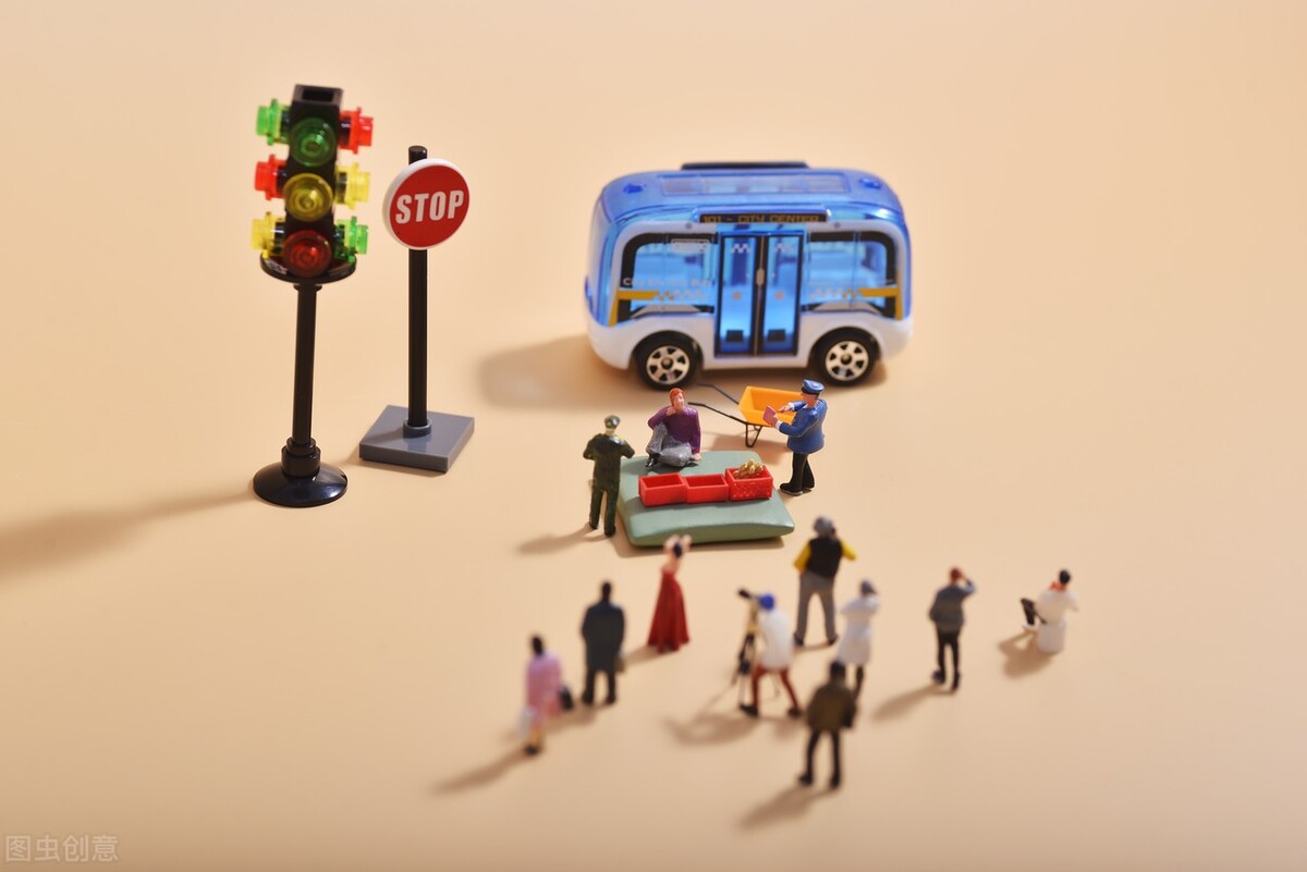 90后成都女孩摆地摊日赚4000元,小女孩摆地摊实现月入过万