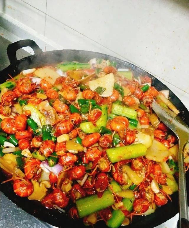 吃货必备多种小龙虾吃法,解锁让人陶醉的小龙虾吃法