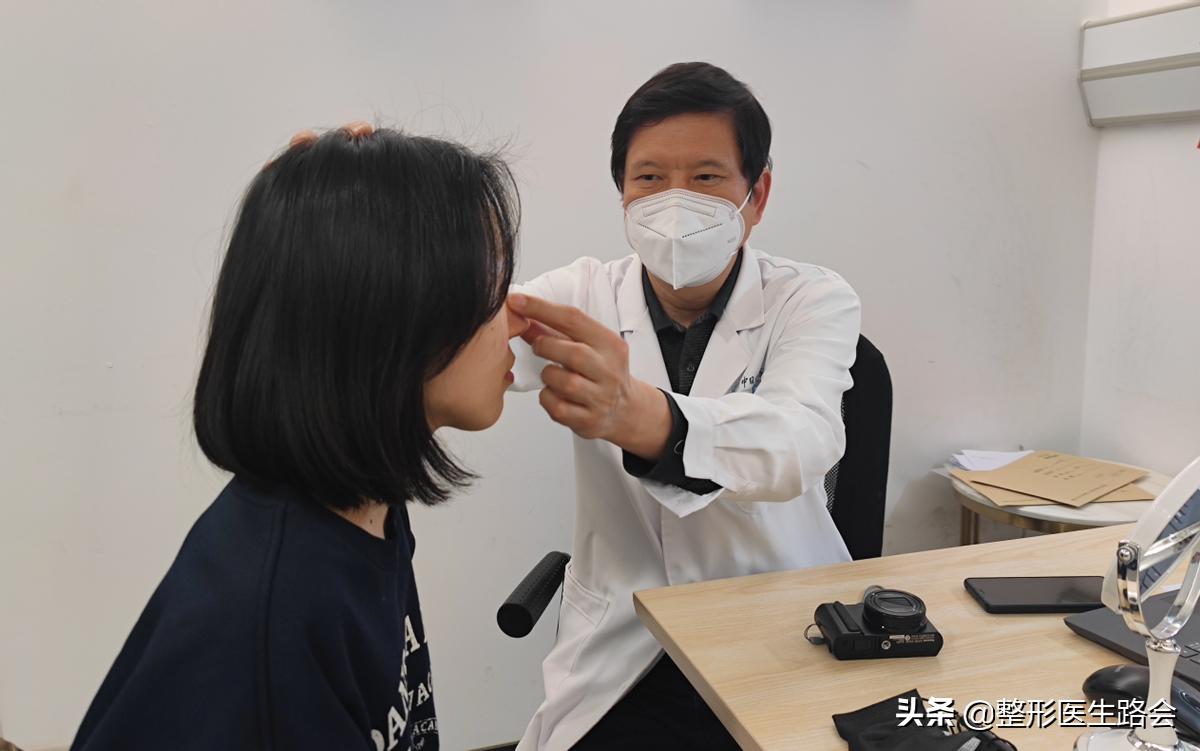 为什么隆鼻很久了鼻子还会歪,隆鼻了怎么确定鼻型歪不歪