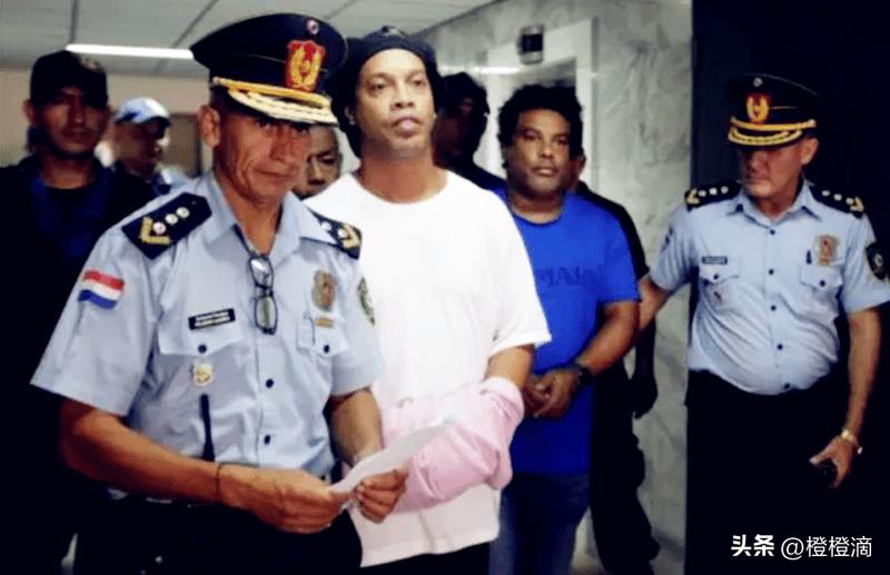 带梅西出道踢球的人,小罗从巅峰到低谷