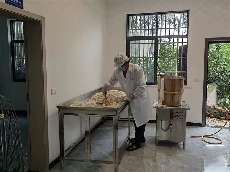 房县:“一壶酒”谱写致富经