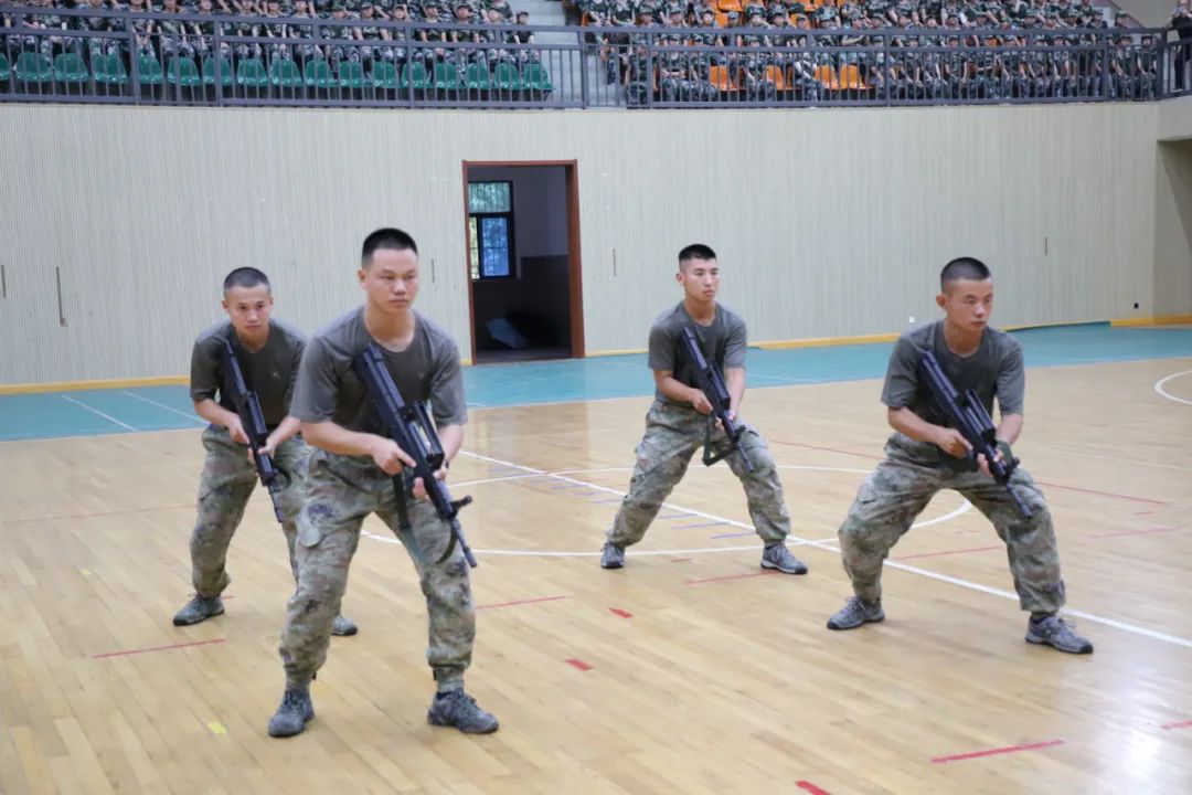 盐城市初级中学2023年“铁军国防训练营”闭营仪式隆重举行