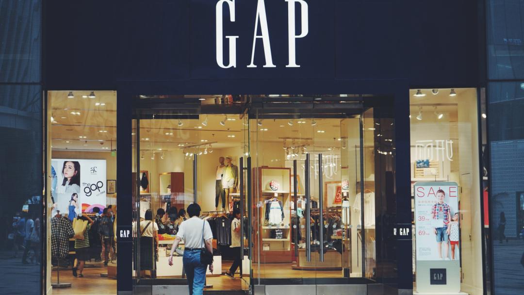 一周品牌新动作；「VERSACE范思哲」官宣李现为全球香水代言人等