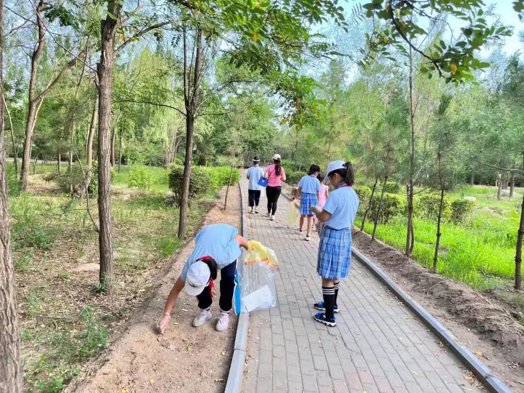 传承红色基因——包头市包钢实验二小“红领巾梦想号”起航