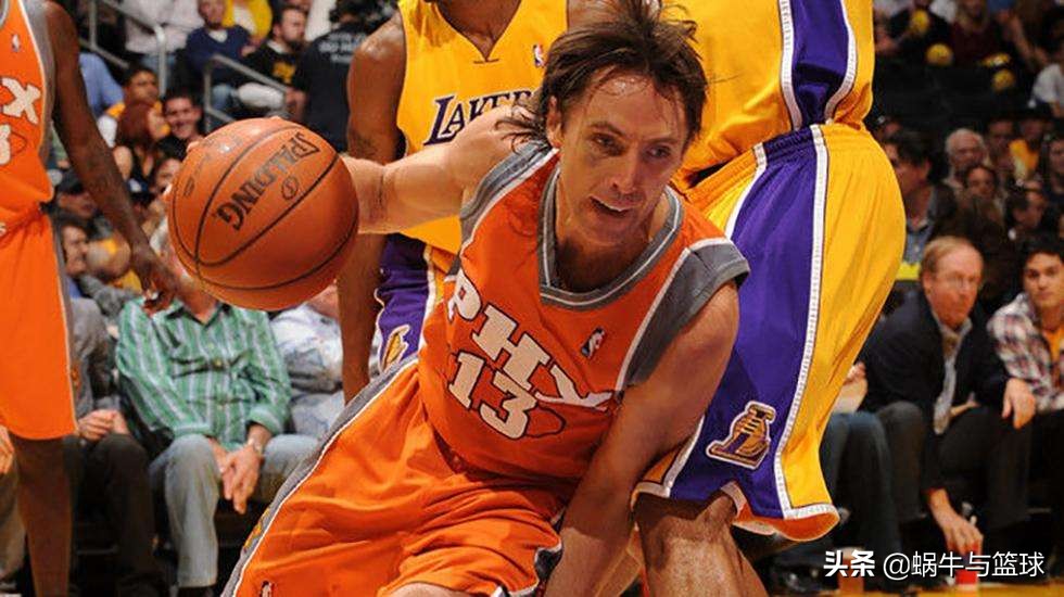 乔治13号球衣步行者,身穿13号球衣的乔治