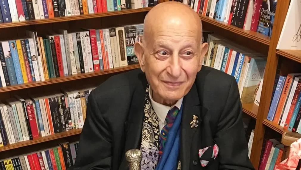 卡戴珊百万项链,卡戴珊买奢侈品