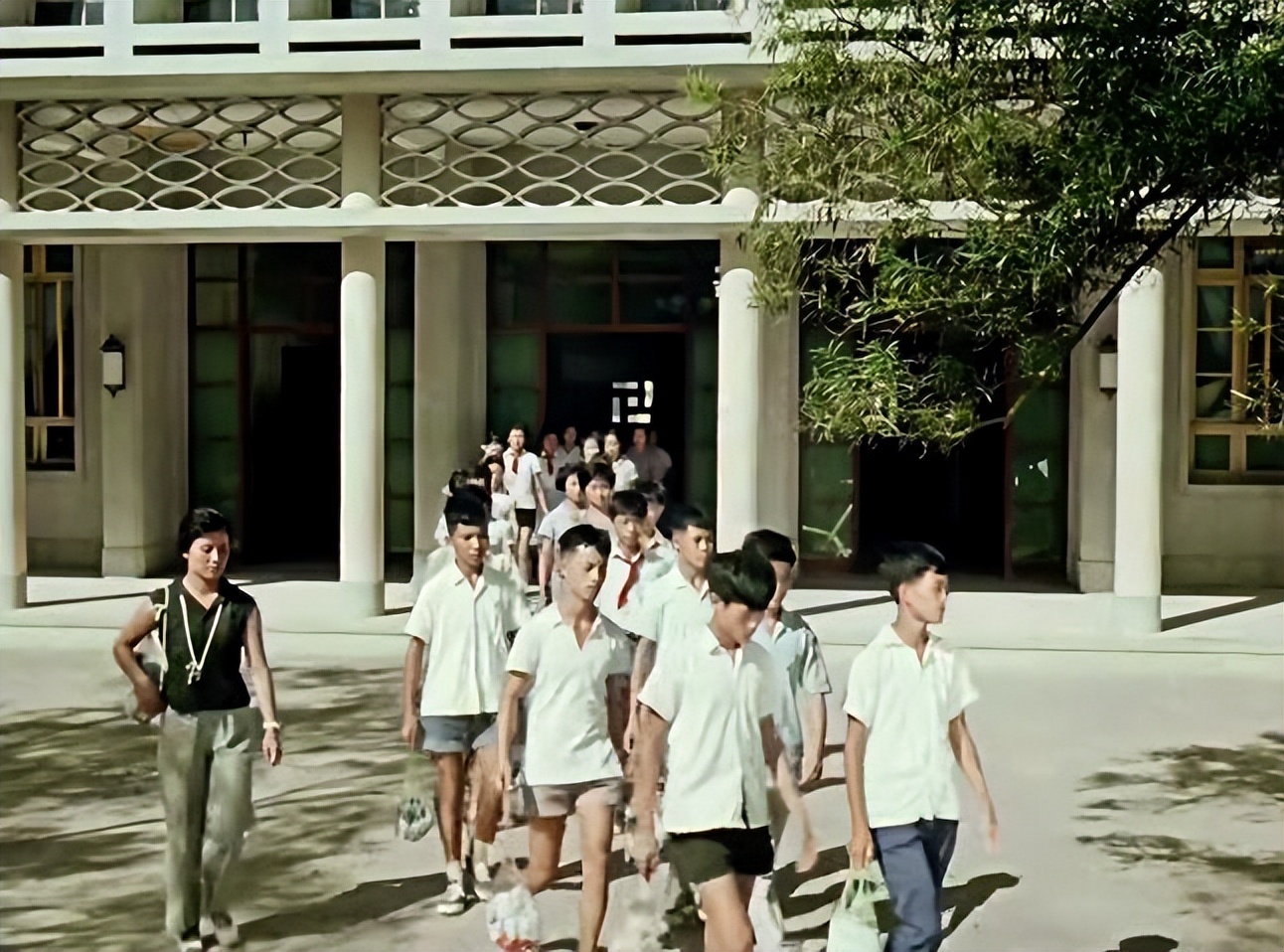 58年前的五好电影画面美歌好听女主角青春靓丽男主角人帅嗓音性感