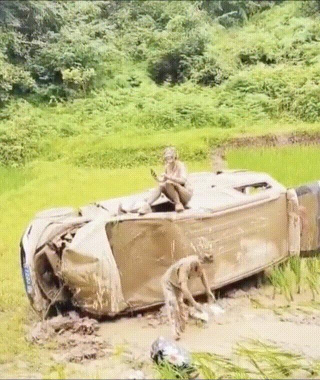 “24岁的女友发育成这样算正常吗？”哈哈哈朋友都说她是我兄弟！