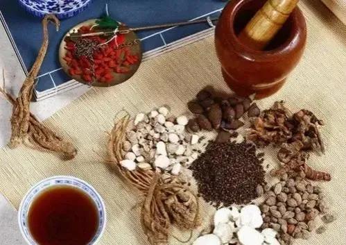 月经脾气暴躁要怎么控制,经期暴躁吃什么药