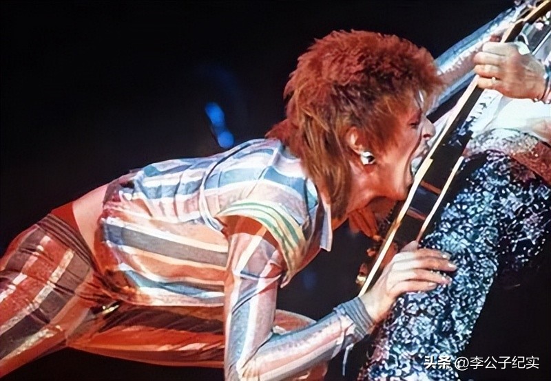 双性恋摇滚巨星：与超模跨越生死相恋，离世后全球轰动首相悼念