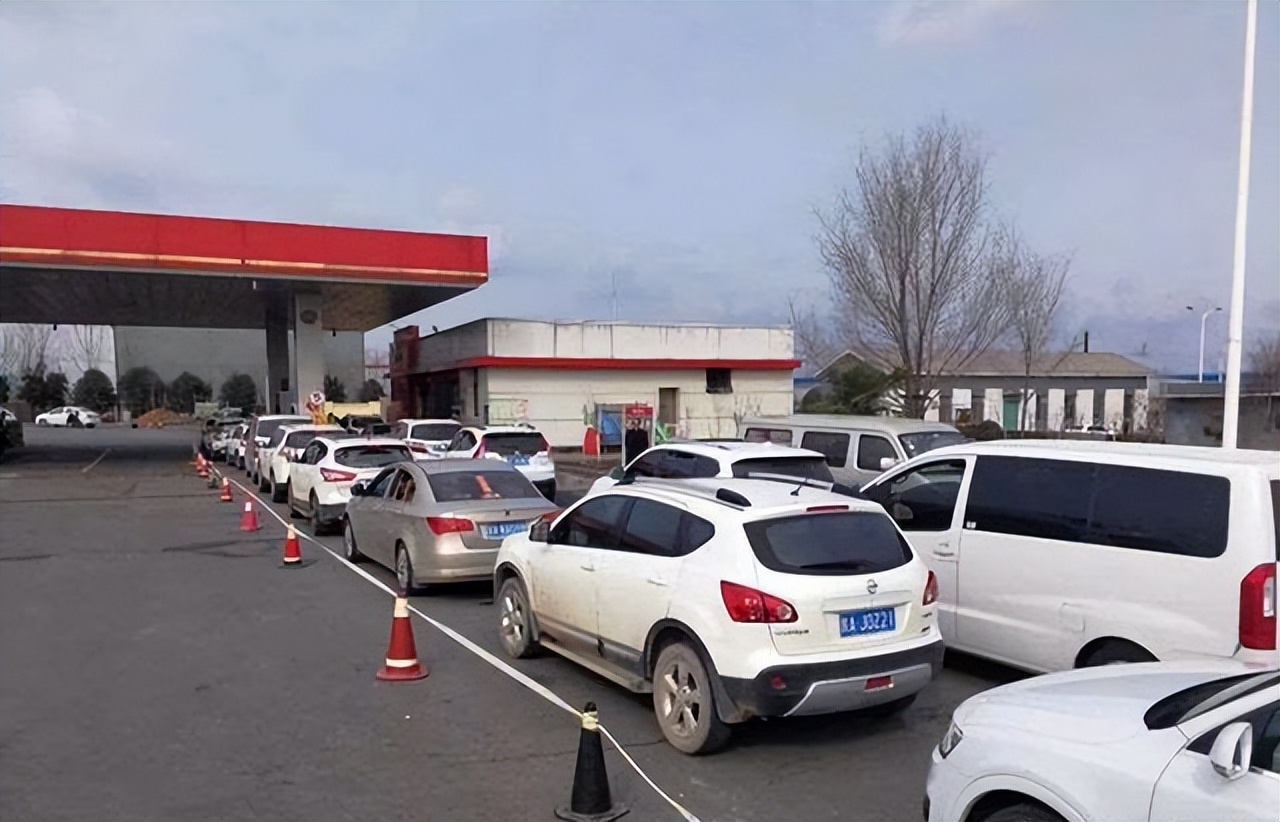 智能洗车机应用逐渐普遍，为什么加油站引进成标配？