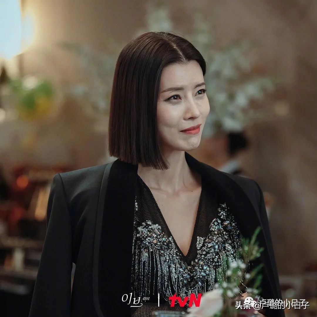 小三复仇勾搭总统女婿，除剧情，女主财阀级别的穿搭也值得一看