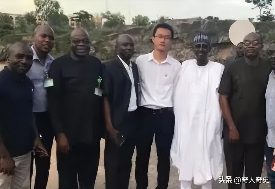 2019年，河南小伙意外当上非洲“酋长”，坐拥百亩地