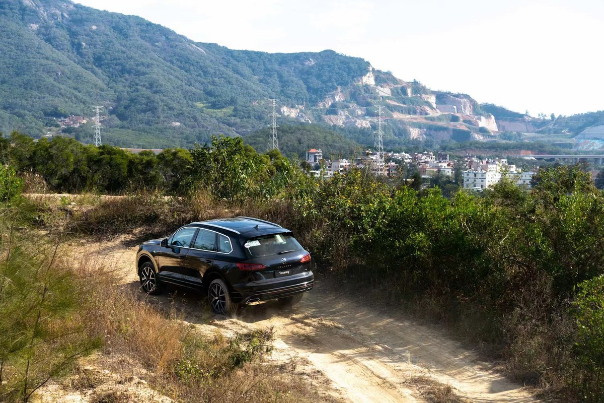 低调全面有内涵试驾进口大众途锐,试驾进口大众途锐suv四驱