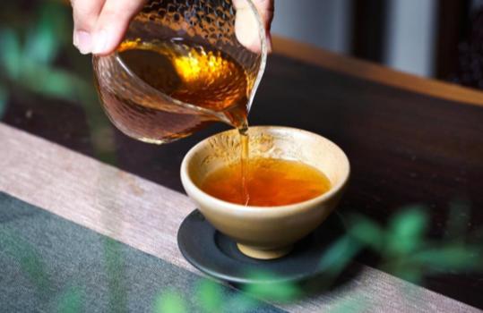 茶道如何区分茶叶好坏,怎样从茶叶汤色中分辨茶叶好坏