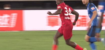 冯劲上港首球,冯劲广州恒大过人