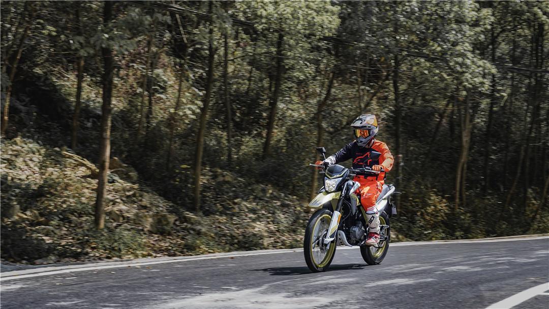 能上路的250cc摩托跑车,能跑250迈左右的摩托车