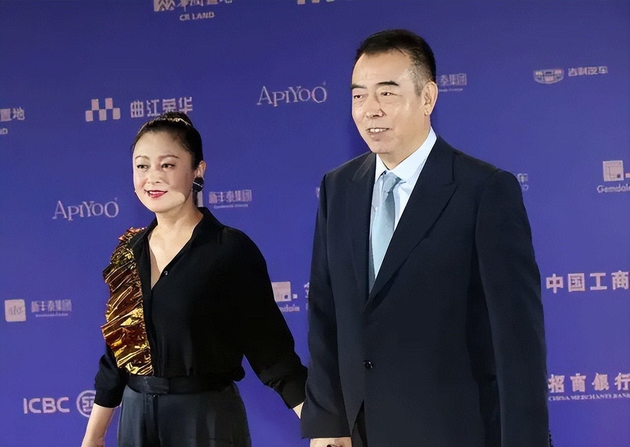 张艺谋毕业典礼,张艺谋参加长子毕业礼