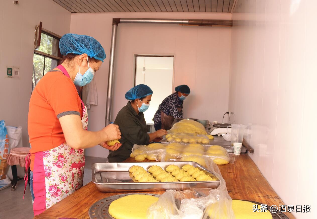 “小锅盔”“大生意”——*建华陈**的幸福生活