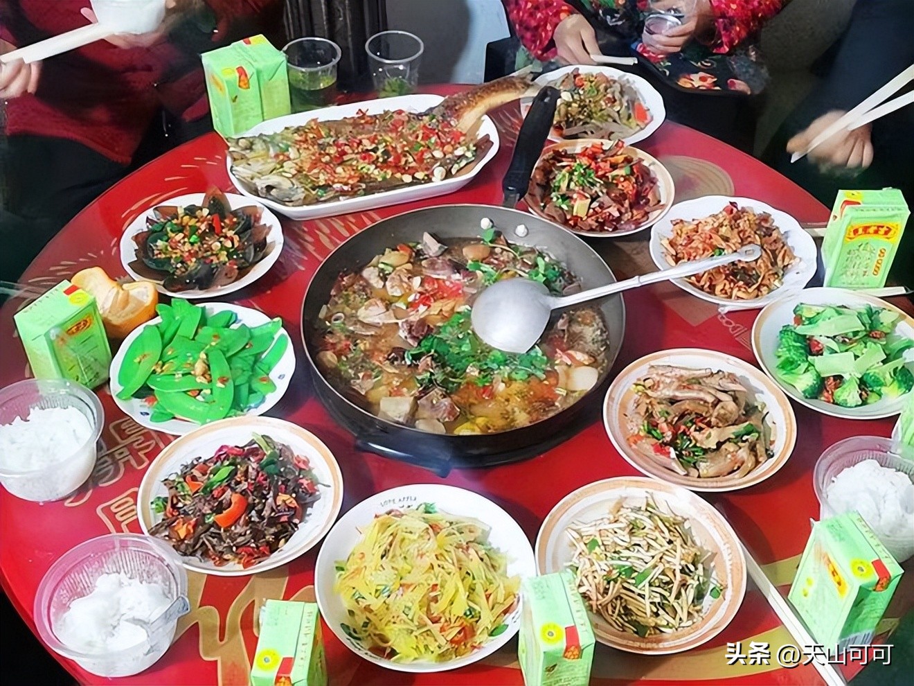 大家庭15个人的年夜饭菜单,年夜饭必备的二十道菜四口之家