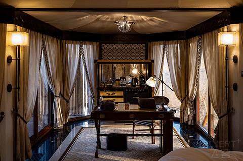 阿联酋丽思卡尔顿,阿联酋野奢帐篷