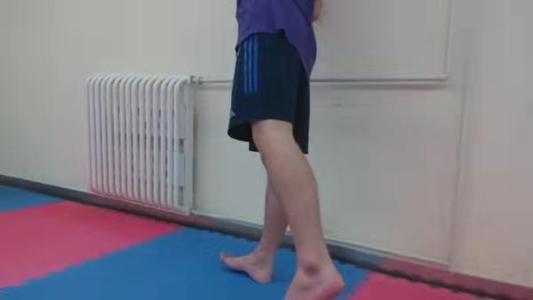 跑步踝关节疼痛与臀部有关,跑步膝盖疼踝关节疼