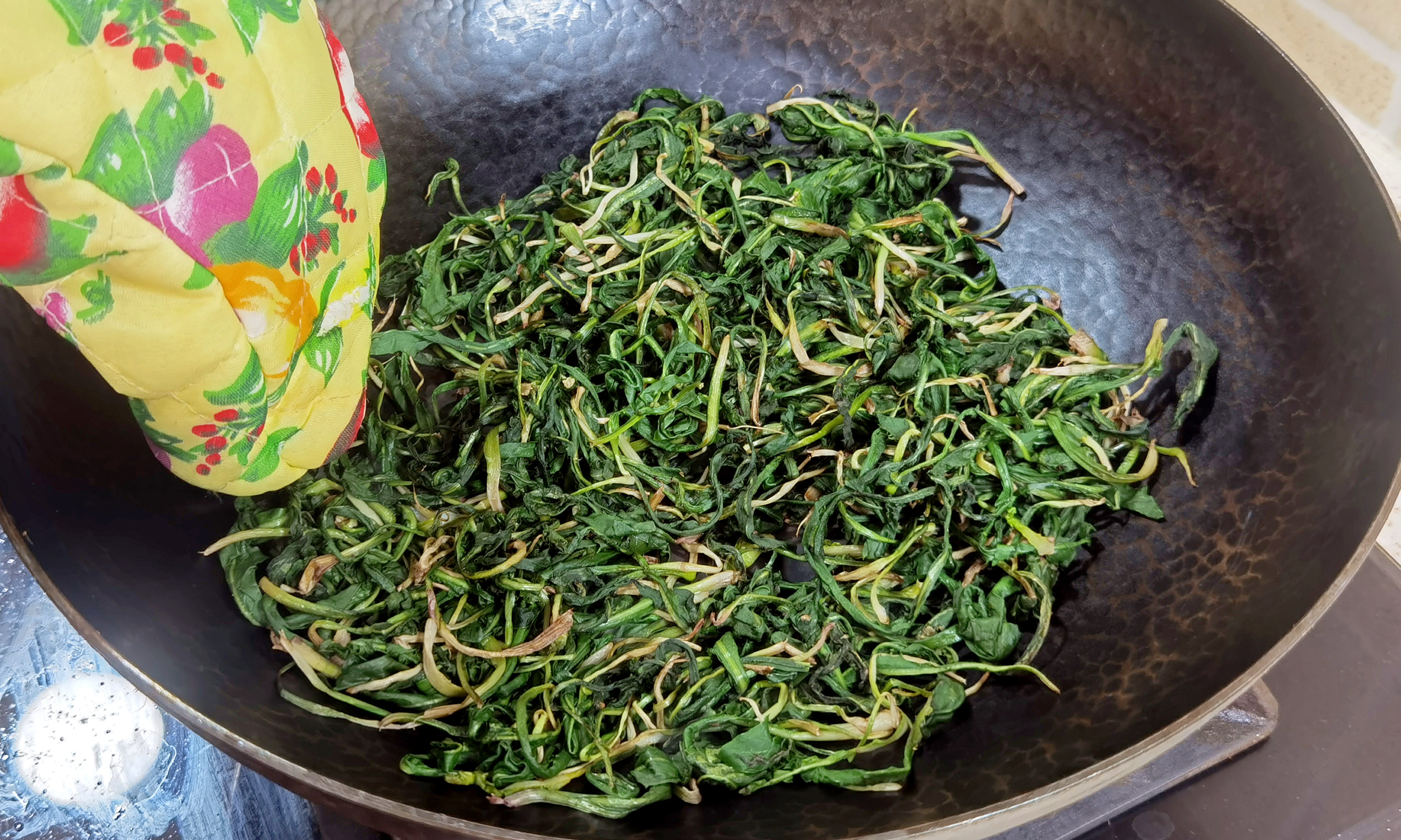 农村野生蒲公英晒干泡茶要炒吗,野生的蒲公英拿来做什么